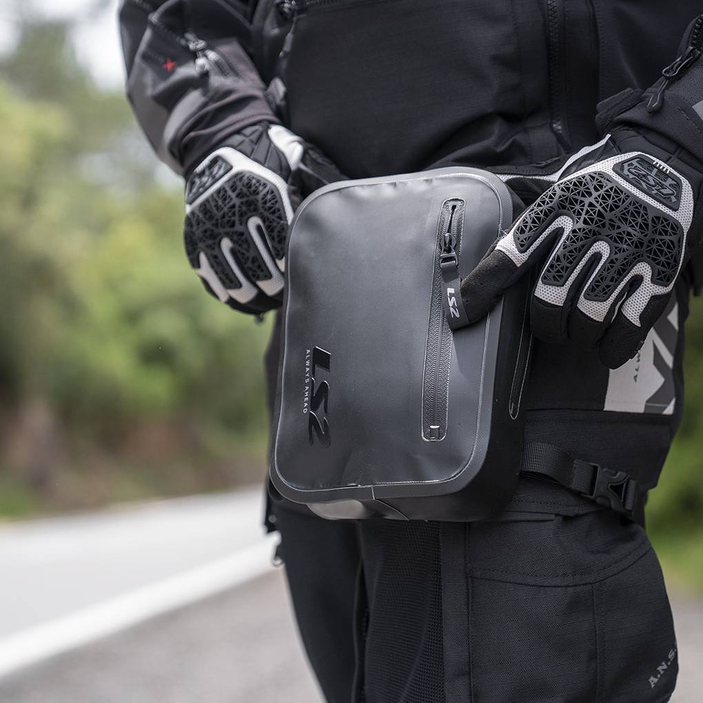 LS2 MOVE AHEAD WATERPROOF RIDER LEG BAG - 1.7L