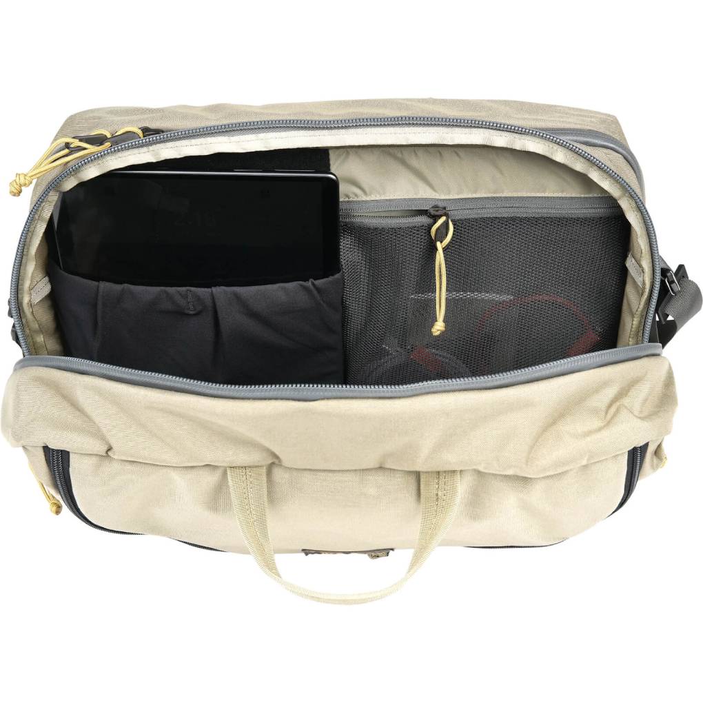 MYSTERY RANCH 3 WAY EXPANDABLE BRIEFCASE - 27L